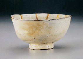 金継ぎされた粉引茶碗: 陶芸材料の熱勝「まるこげブログ」
